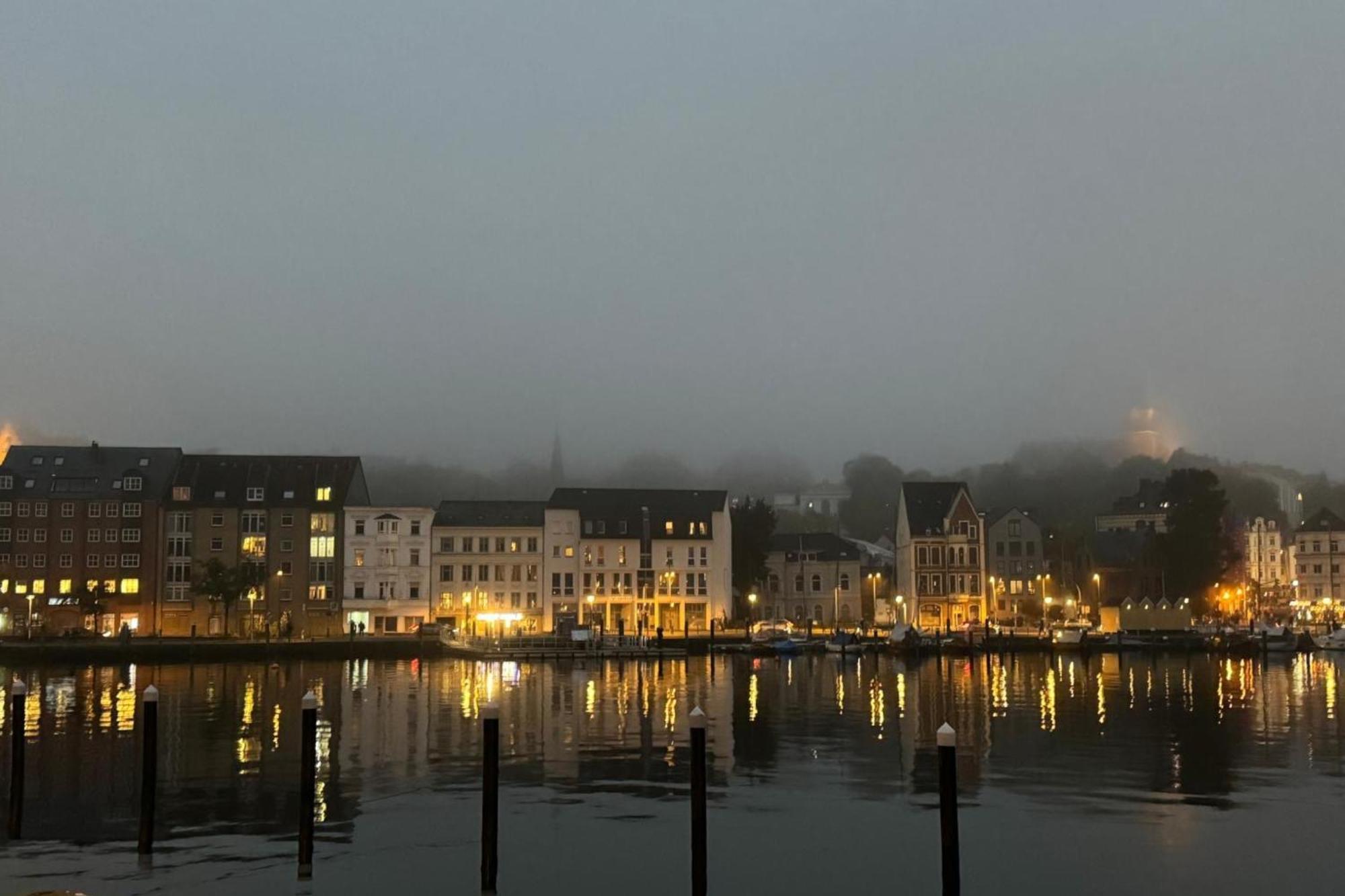 Hafenblick Ferienwohnung In Der Altstadt Mit Parkplatz เฟลนส์บวร์ก ภายนอก รูปภาพ