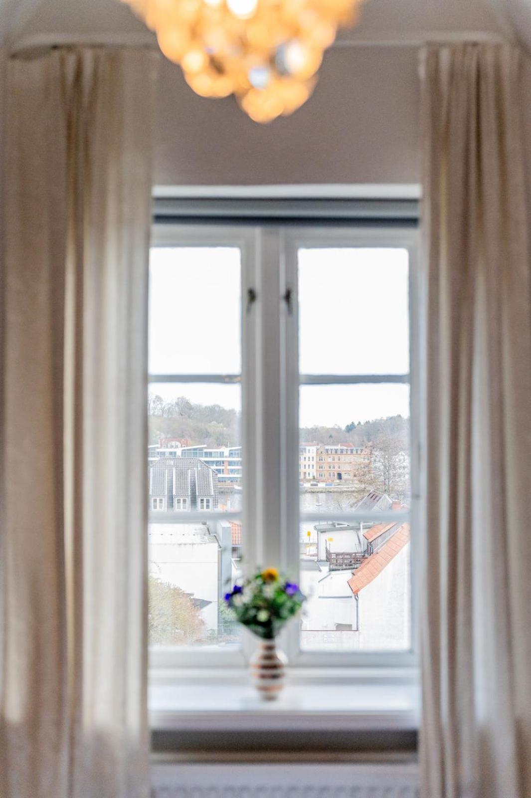 Hafenblick Ferienwohnung In Der Altstadt Mit Parkplatz เฟลนส์บวร์ก ภายนอก รูปภาพ
